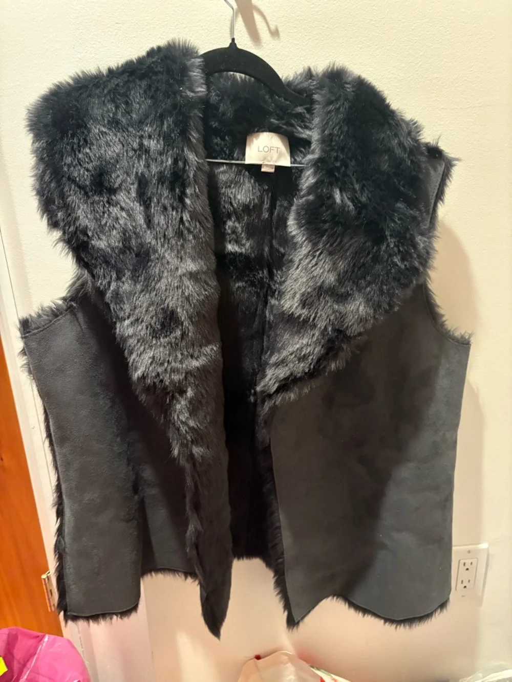LOFT Black Faux Fur Trim Vest - Picture 4 of 5